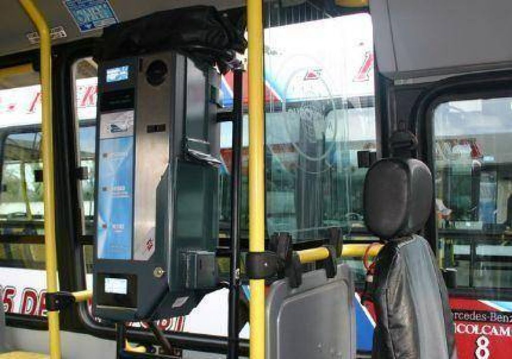 Buscar abaratar los costos de la Tarjeta de Aproximaci�n y que no supere los $ 2