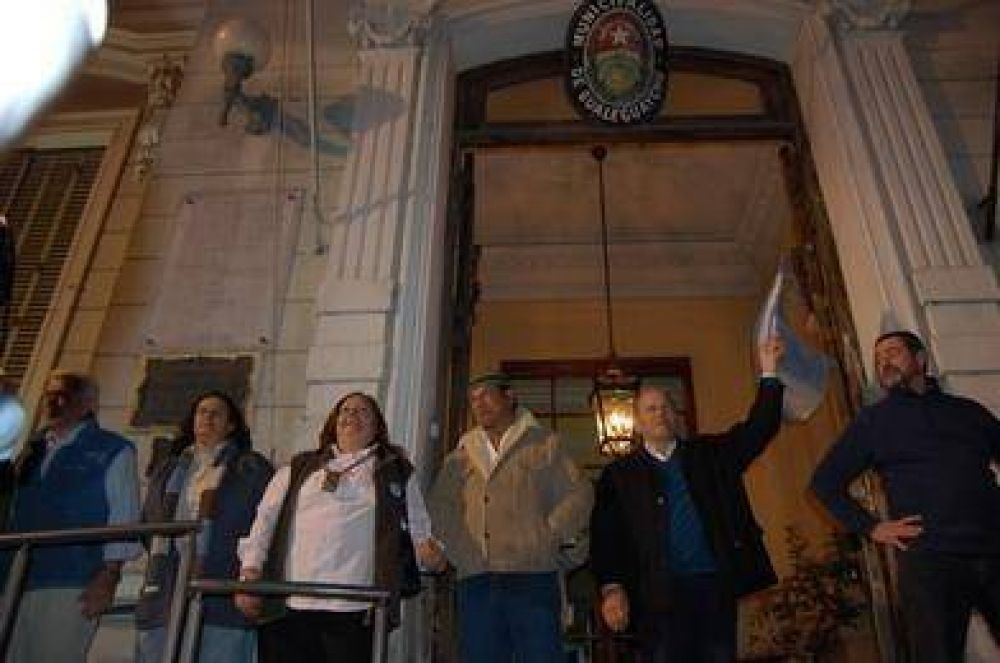Carteles y cr�ticas de la Asamblea Ambiental 