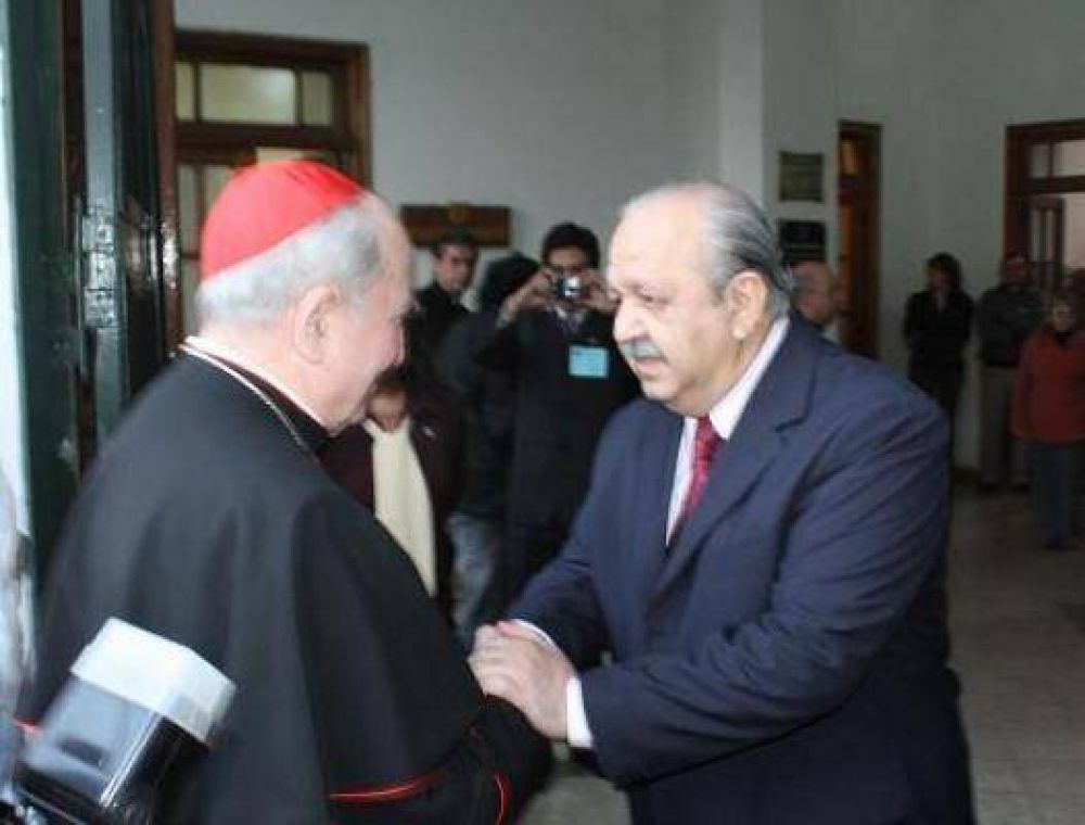 El Gobernador recibi� al representante del Papa