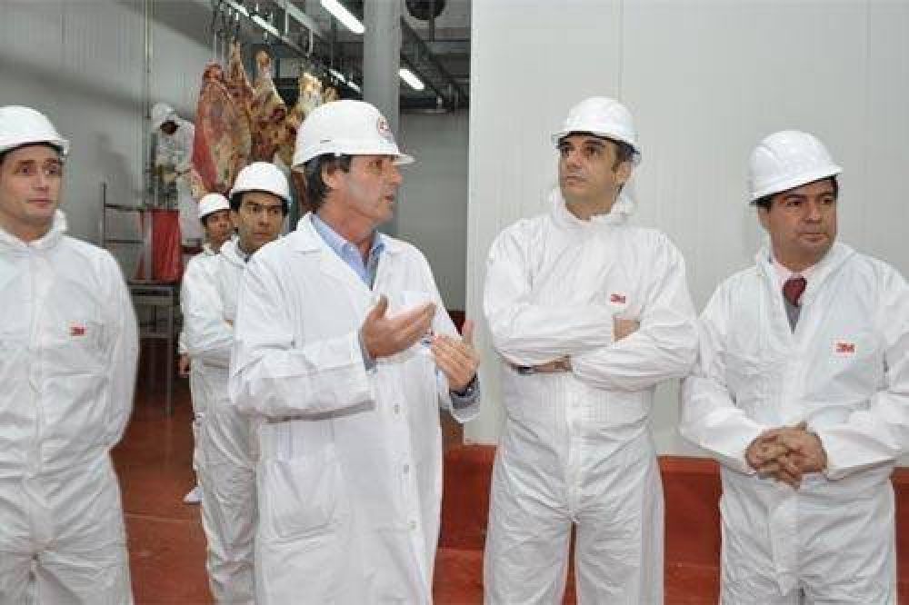 El titular de la Oncca visit el frigorfico Forres-Beltrn