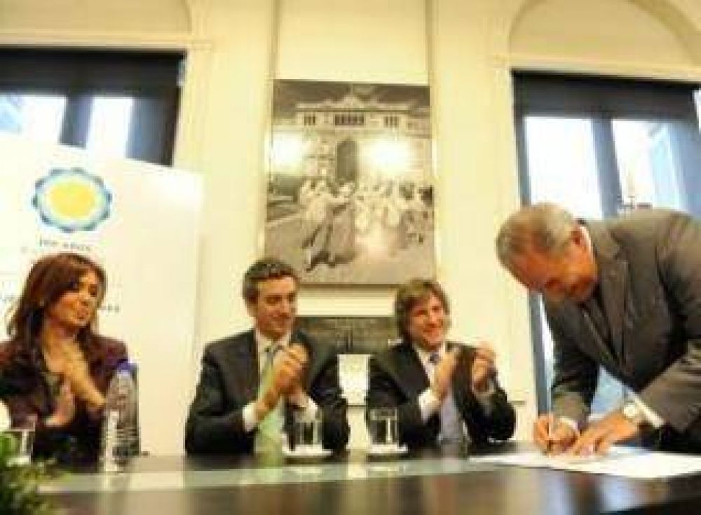 Jujuy formaliz� su adhesi�n al Plan de Desendeudamiento