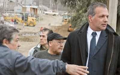 Buzzi recorri� la obra de cord�n cuneta en la calle Olegario Andrade