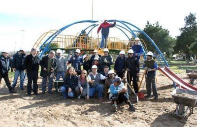 Cooperativa trabaja en la puesta en valor de la plaza de Santa Rosa de Lima