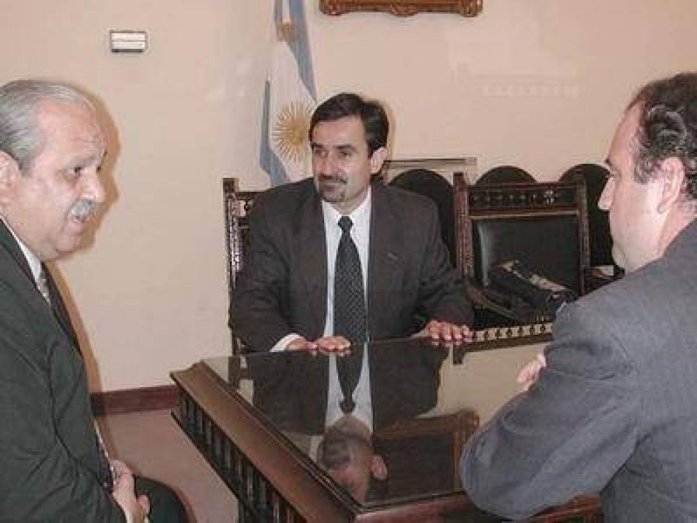Mayoral reactiv� sus cr�ticas contra la pol�tica minera del FCS