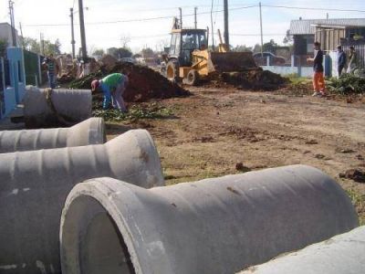 Restauran y limpian desag�es pluviales en Barrio Lindo.