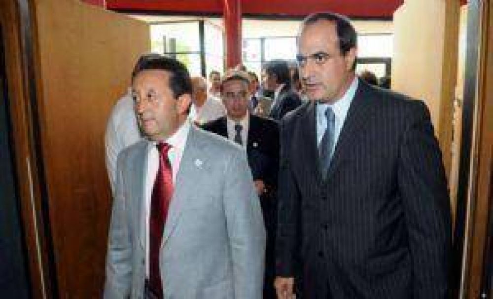 Tras 20 d�as de batalla, hay tregua entre la Corte y el Gobierno