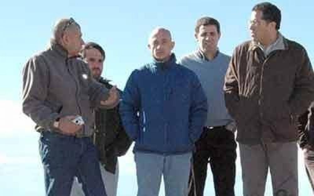 Cotillo y diputados recorrieron pozos de captaci�n de agua