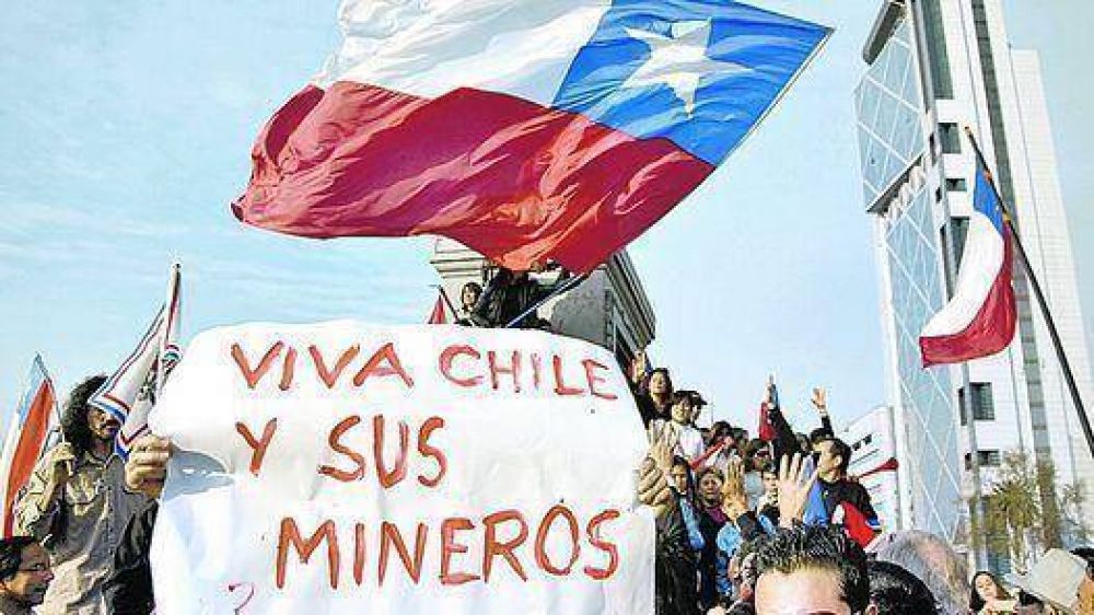 Euforia y festejos en las calles, con fuertes cr�ticas a la empresa minera
