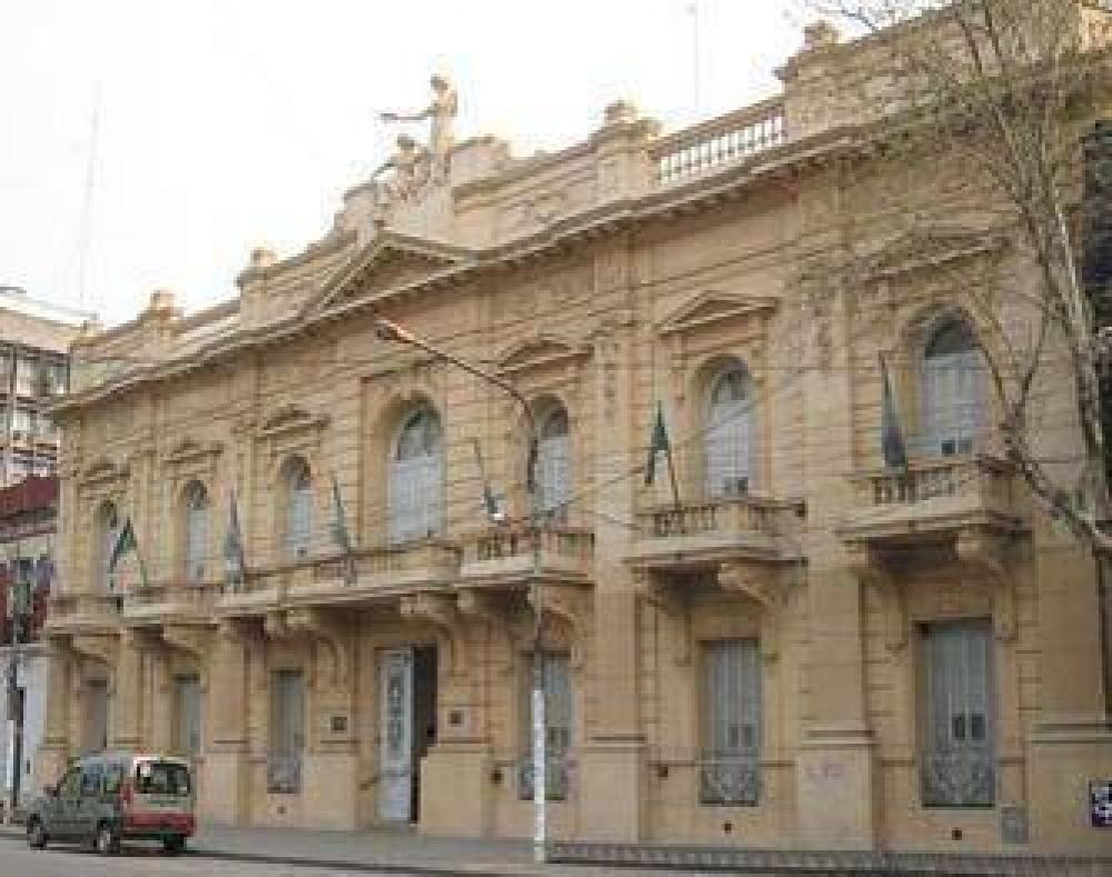 Municipio: "Hay cesanteados que no trabajan desde 2006"
