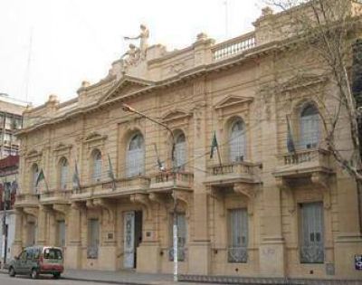 Municipio: "Hay cesanteados que no trabajan desde 2006"