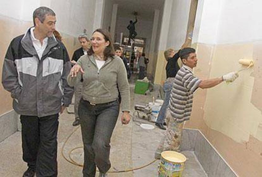 El Intendente particip� de una jornada solidaria en la Escuela N� 1 �Nicol�s Avellaneda"