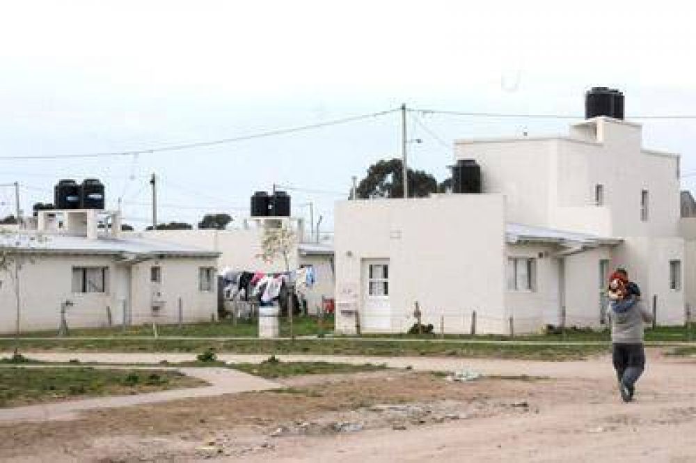 Aseguran que "todas las casas tienen problemas de filtraciones o humedad"