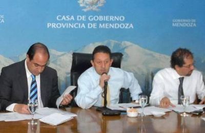El Gobierno reforz� su embestida contra los jueces y avanz� en el juicio pol�tico contra el jefe de la Suprema Corte