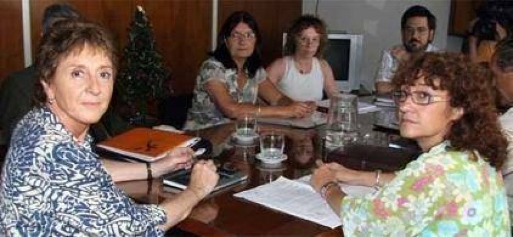 Rasino no descarta que se discuta el salario en la paritaria docente