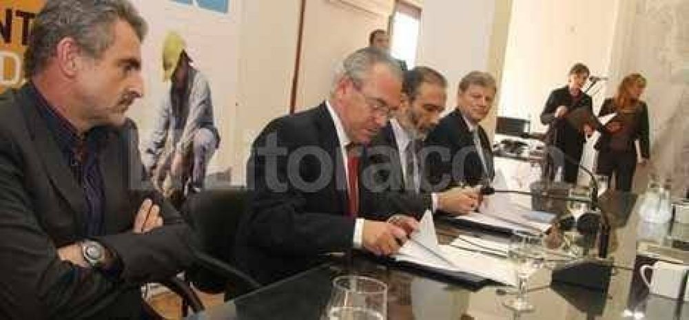 Firman el convenio para finalizar desag�es de Lavaisse y Entre R�os