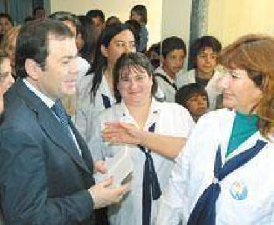 Zamora lanz� programa para el control sanitario de m�s de 42 mil alumnos 