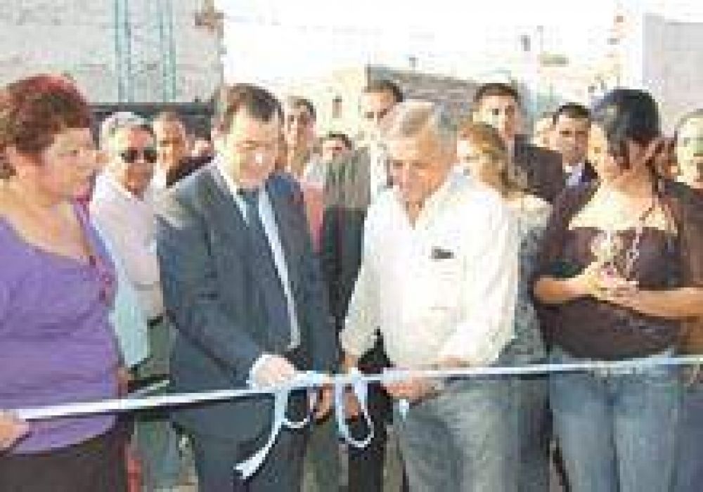 Zamora junto a Infante inauguraron el tinglado del club Coronel Borges 