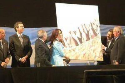 Intendente Jorge declar� visitante distinguida a la Presidenta Cristina Kirchner 