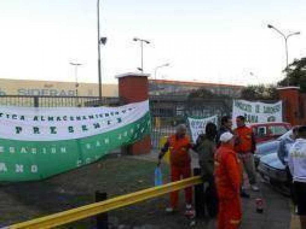 Bloqueo a Siderar: Tomada dict� conciliaci�n obligatoria pero camioneros contin�an con el paro
