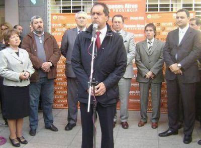 Pol�ticas contra la inseguridad Scioli y los Ivoskus inauguraron el Centro Operativo Municipal