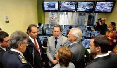 Scioli inaugur� 20 c�maras de seguridad y entreg� patrulleros en San Mart�n