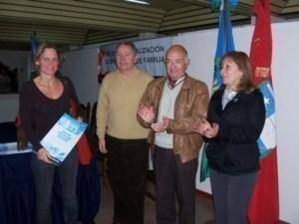 Escobar Entregaron actas de bien de familia y se firmaron escrituras