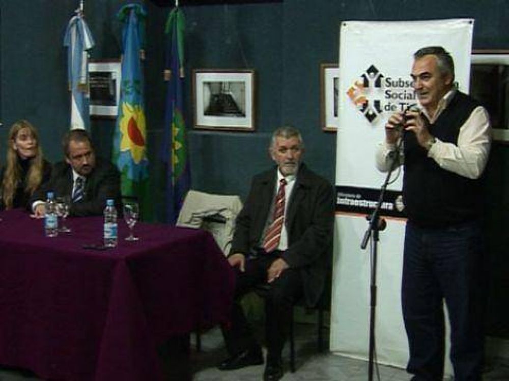 Acto en Casa de Cultura Entrega de t�tulos de escrituras propietarias