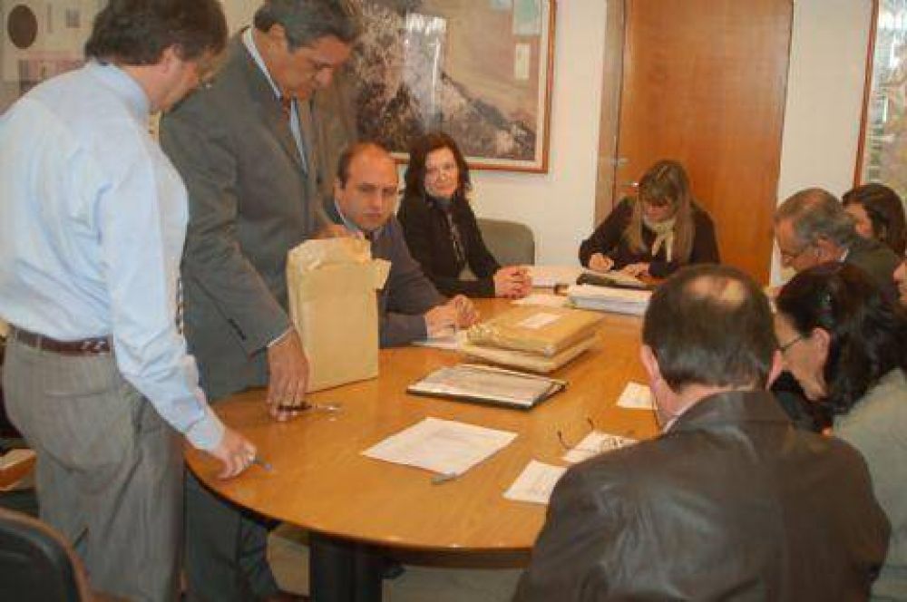  En el Ministerio de Infraestructura bonaerese Se licitaron las obras de construcci�n de la defensa de la Cuenca del Canal Watzenborn