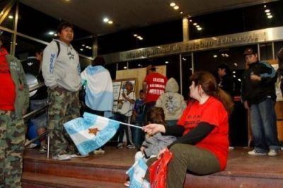 El movimiento �H�roes de Trelew� llev� sus reclamos al intendente Gray
