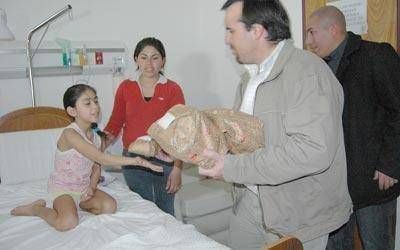  Caleta: entregaron juguetes a ni�os internados en Hospital