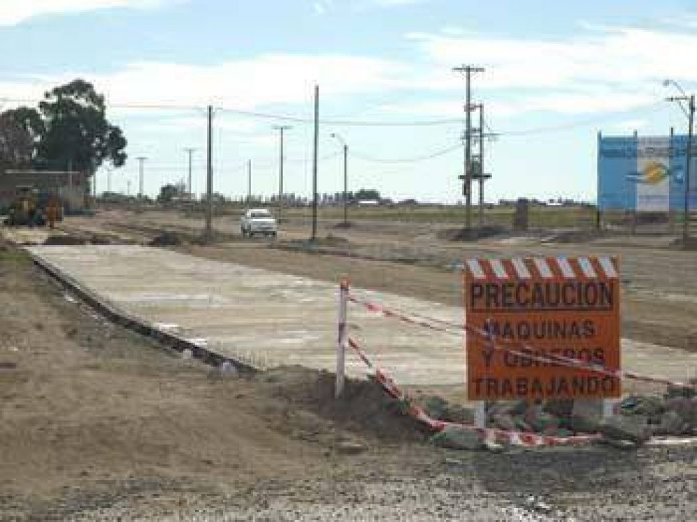 Comenz� la obra de pavimentaci�n en una importante v�a de acceso 