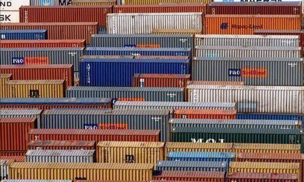 Se redujo el super�vit comercial el mes pasado por un nuevo impulso de las importaciones