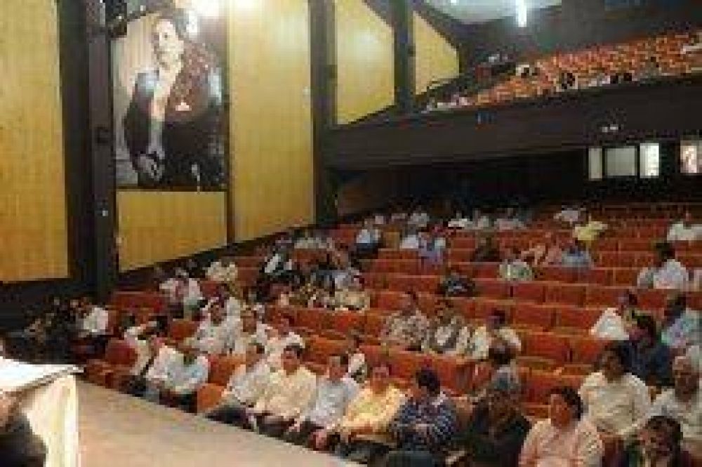 "Los autoconvocados quieren voltear al Gobierno", denuncia la ministra Mirkin