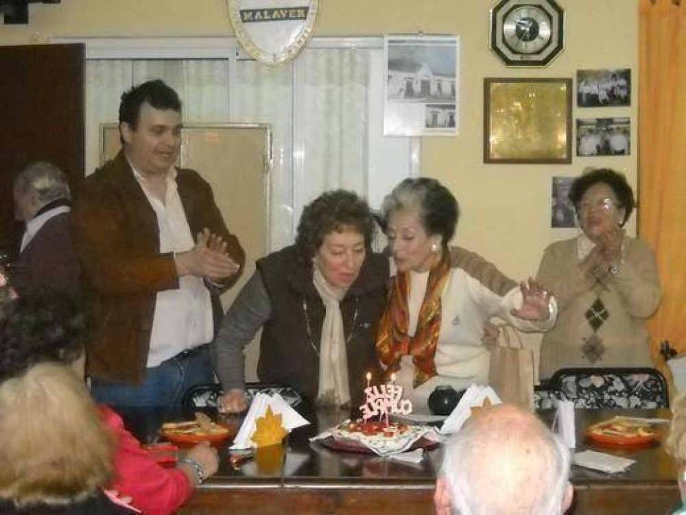 Encuentro con vecinos El concejal Battaglia celebr� con el Centro de Jubilados �Malaver�