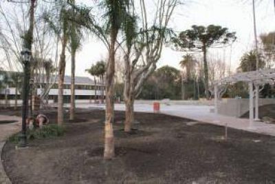 Inauguran la remodelada Plaza Rivadavia