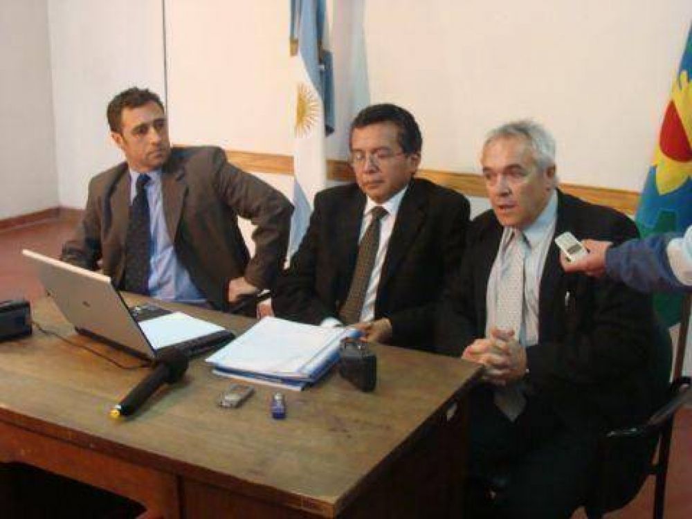  Conferencia en el Hospital Detalles del plan �estrat�gico� de salud para Salto