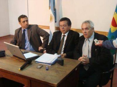  Conferencia en el Hospital Detalles del plan �estrat�gico� de salud para Salto