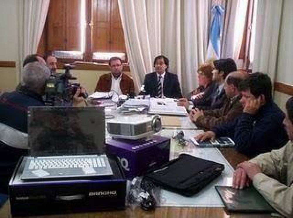 Equipos por 100 mil pesos para la Escuela T�cnica N� 1