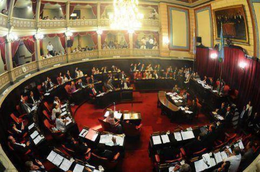 Senado: Avanzaron algunas leyes del �paquete� de seguridad de Scioli