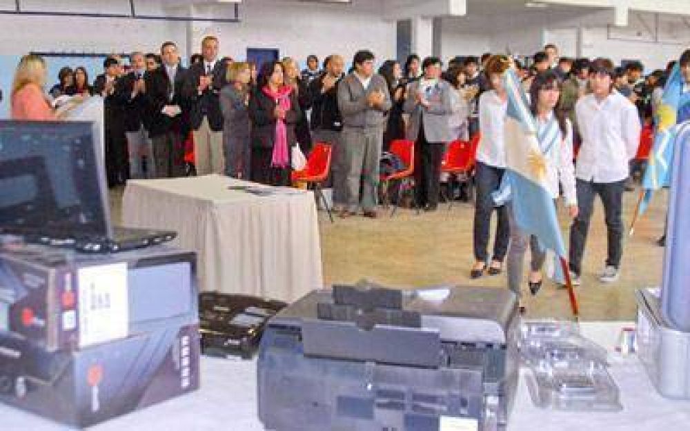 La Fundaci�n YPF don� laboratorios de matem�ticas a colegios t�cnicos