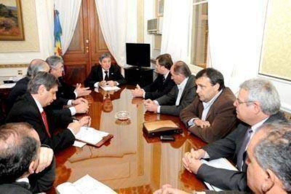 Persiste el desacuerdo sobre la distribuci�n del nuevo fondo ideado por Scioli