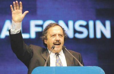 Ricardo Alfons�n lanza en C�rdoba su l�nea interna