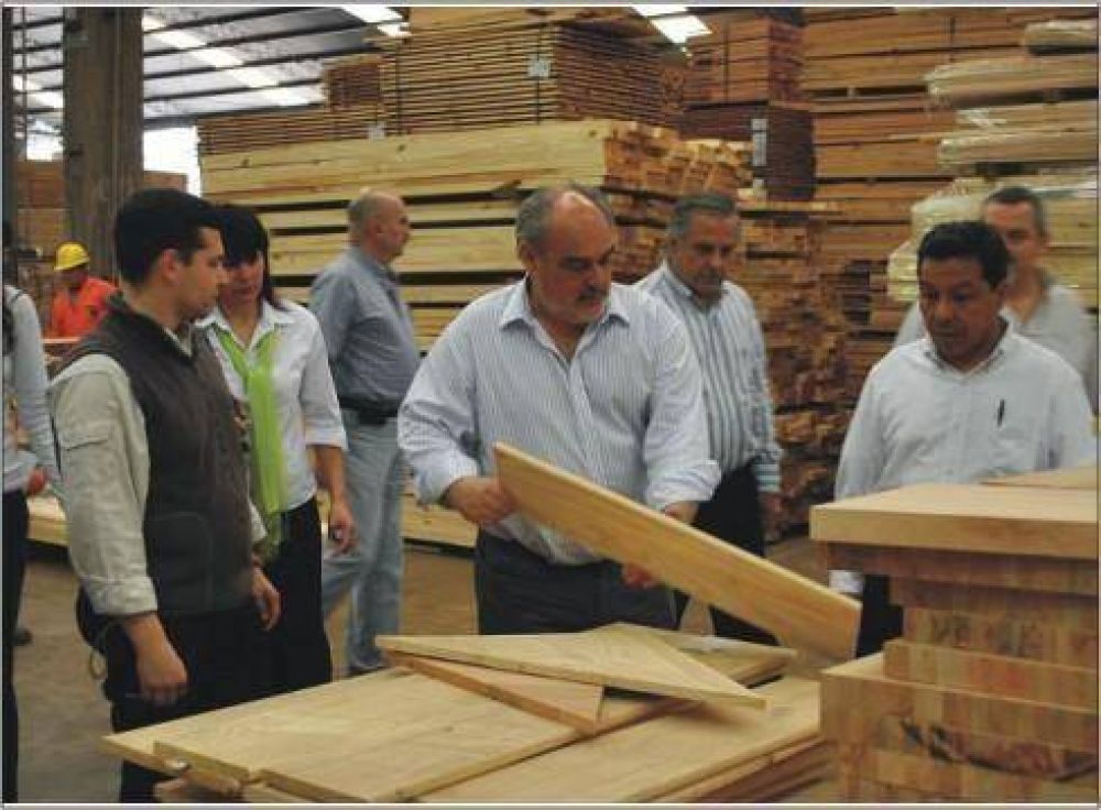El Gobernador Ricardo Colombi recibi� las inquietudes de la comunidad de San Carlos 