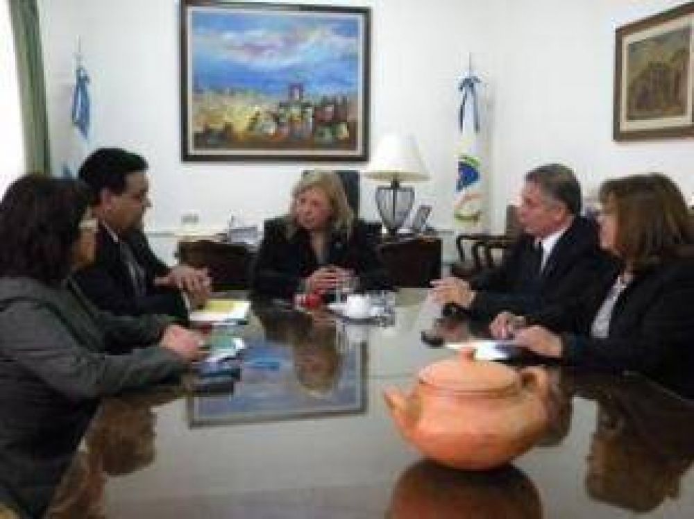 Articulan acciones con la Facultad de Medicina de Tucum�n