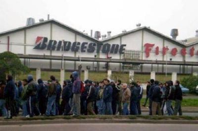 Los Trabajadores del Neum�tico acordaron una recomposici�n salarial del 30 por ciento