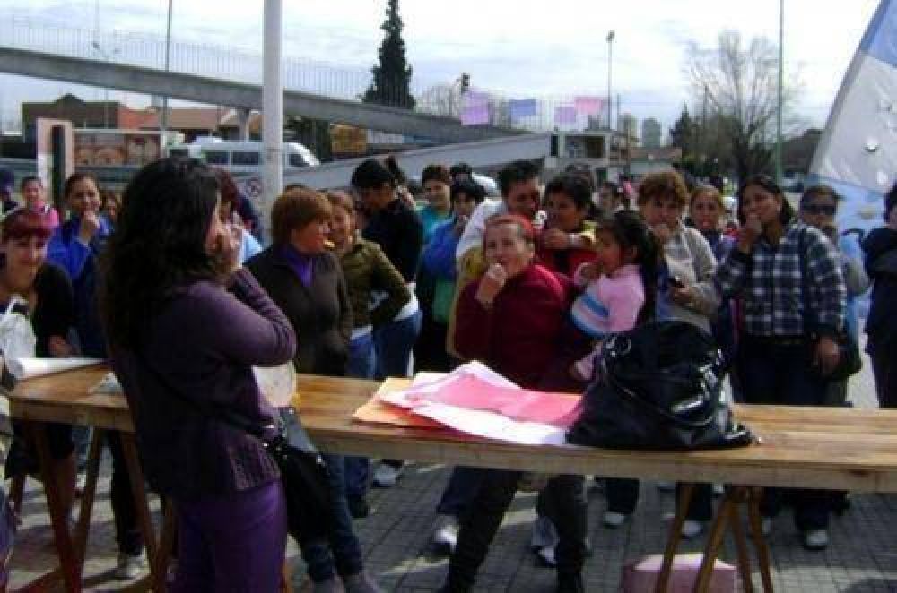 Organizaciones sociales realizaron un "silbatazo" en Tribunales en repudio a la violencia de g�nero