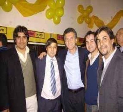 Mauricio Macri con referentes de Salto en su visita a Pergamino