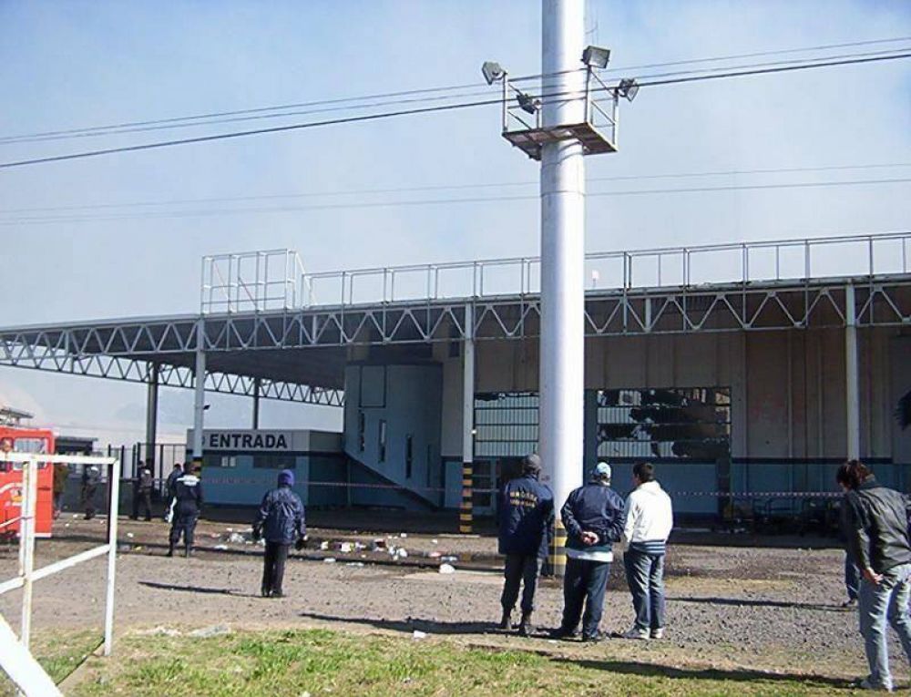 AUTORIDADES DE MAXICONSUMO AFIRMARON QUE SE RECONSTRUIRAN LAS INSTALACIONES