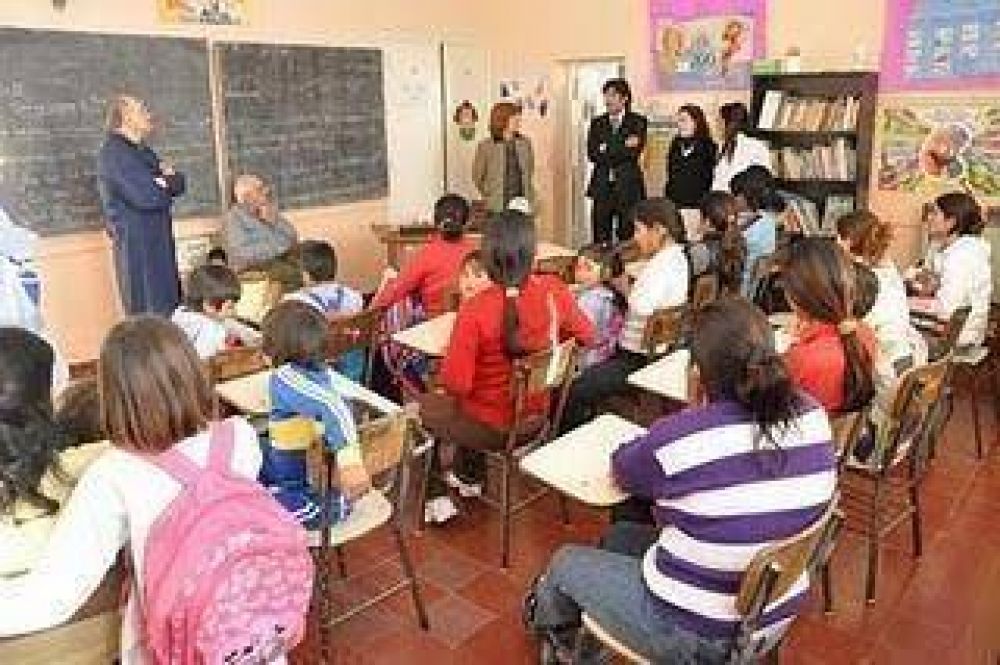 Entregaron un subsidio a la Escuela 40 para un viaje educativo