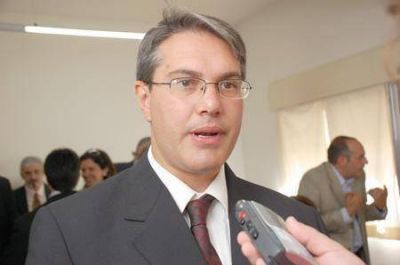 El intendente Gol�a pidio licencia por 15 d�as por estr�s